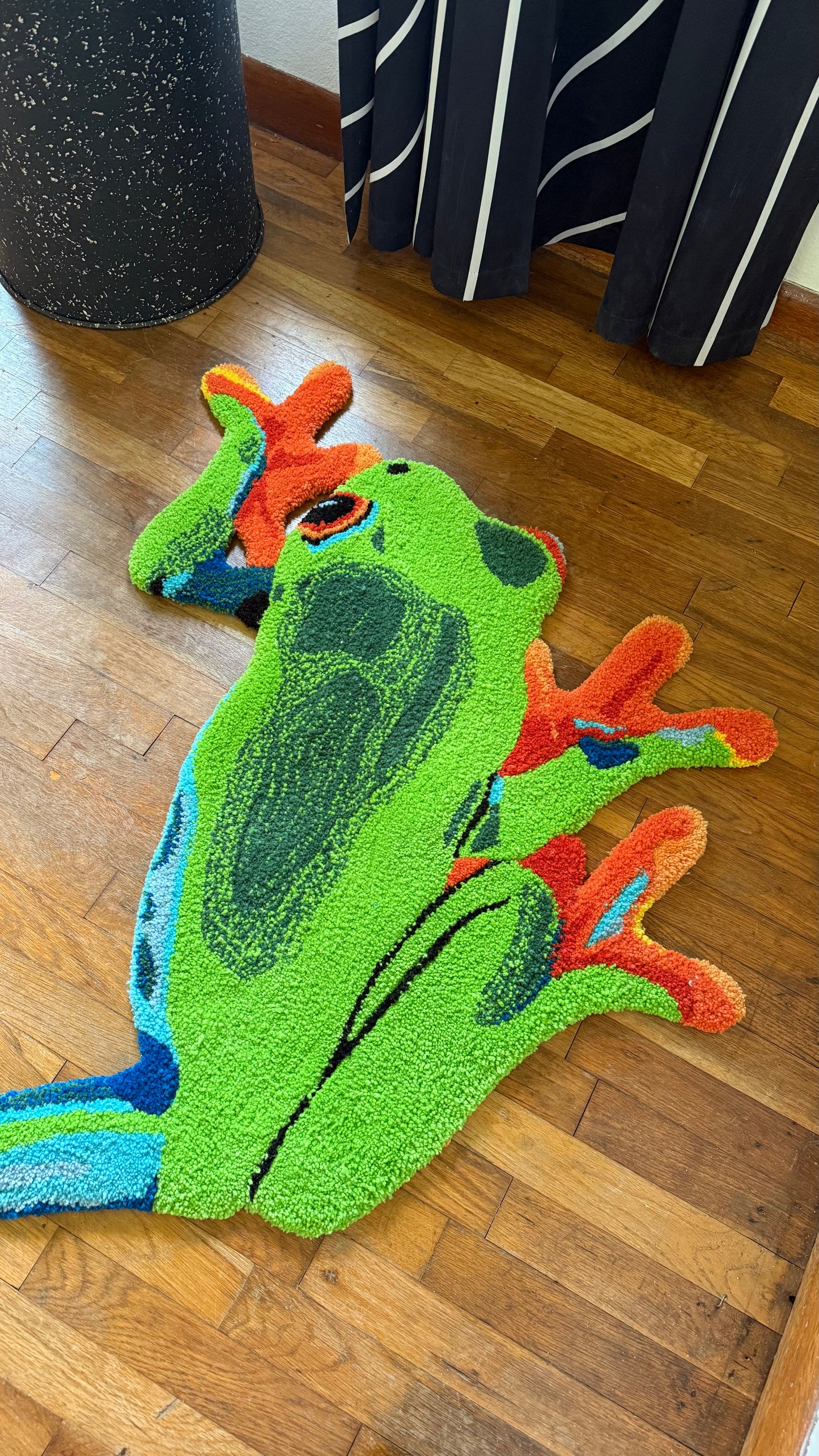 Jumping Tree Frog Wool Rug