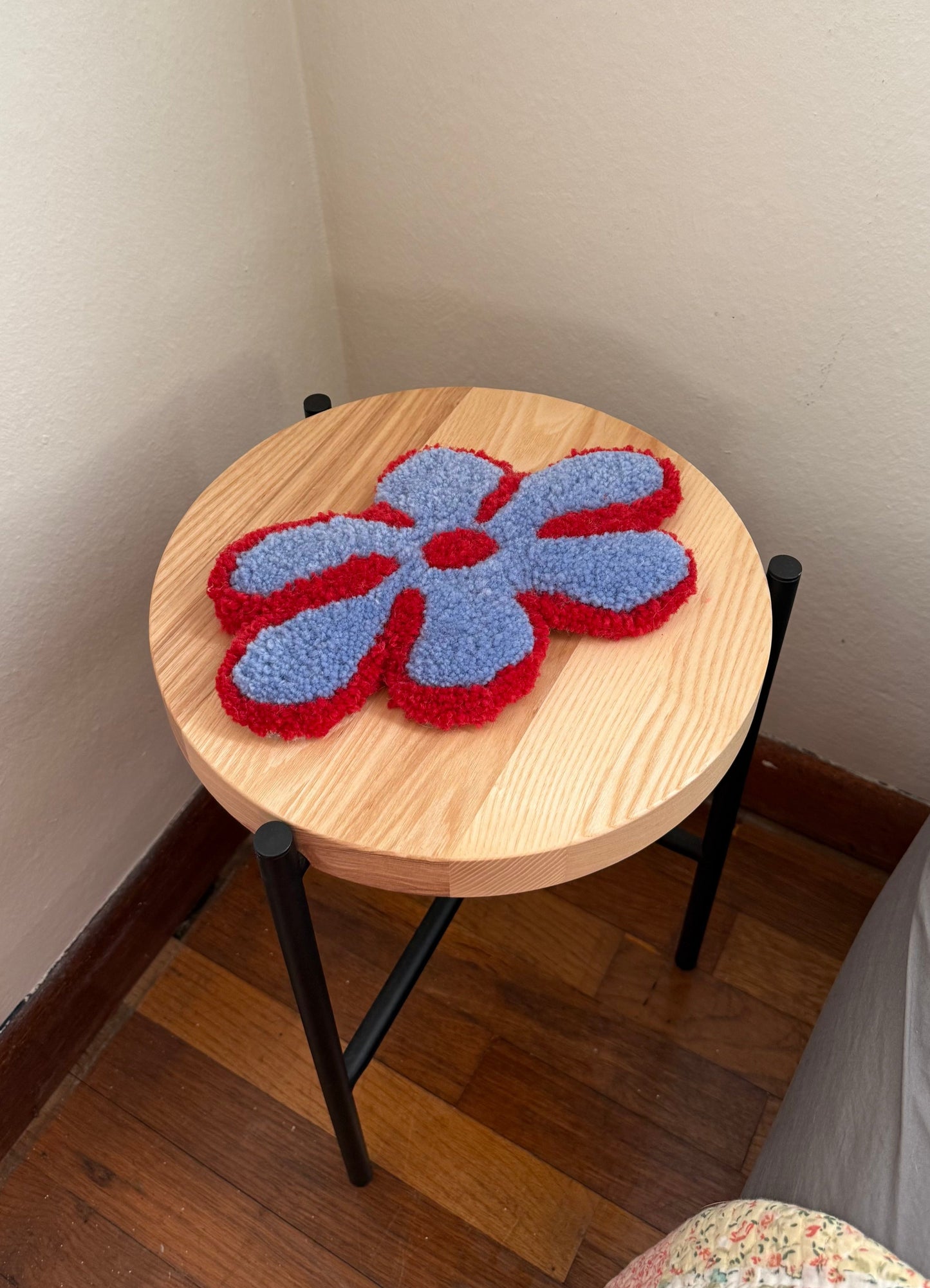 Red and Blue Mini Stretched Flower